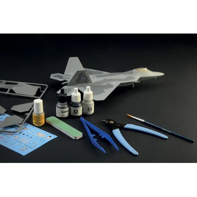 Italeri Lockheed Martin F-22 Raptor Starter Set 1:72 - 72011 2